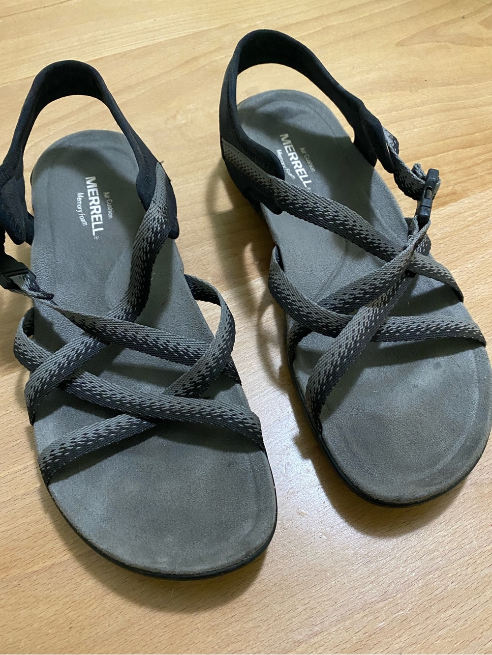 Merrell Women's Grey Crisscross Strappy Sandals size 8